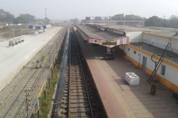 बिहार रेलवे स्टेशन पर...- India TV Hindi