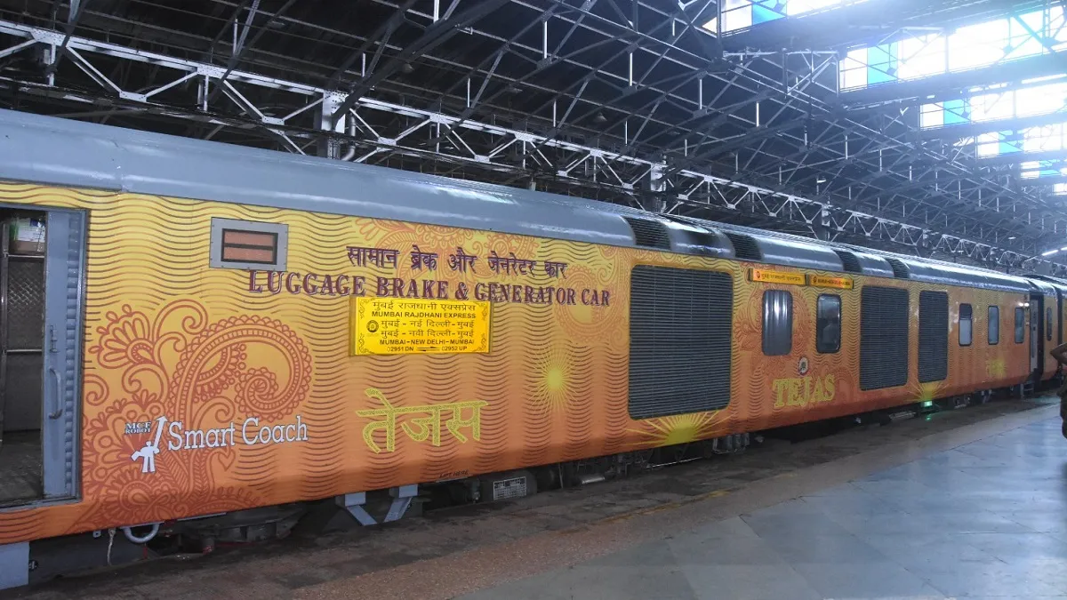 Indian Railway Mumbai New Delhi Rajdhani Express Tejas Sleeper Coaches IRCTC बदली-बदली नजर आएगी मुंब- India TV Hindi