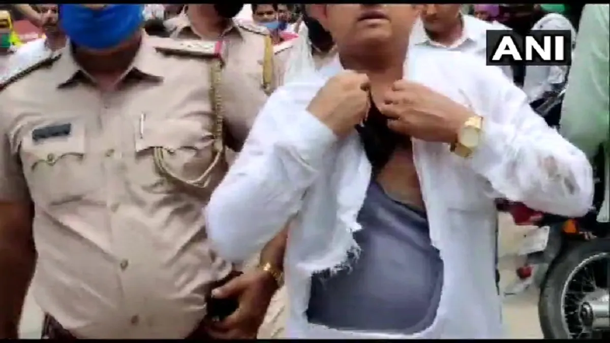 Rajasthan: Farmers protesting in Sri Ganganagar tore clothes of BJP leader Kailash Meghwal- India TV Hindi