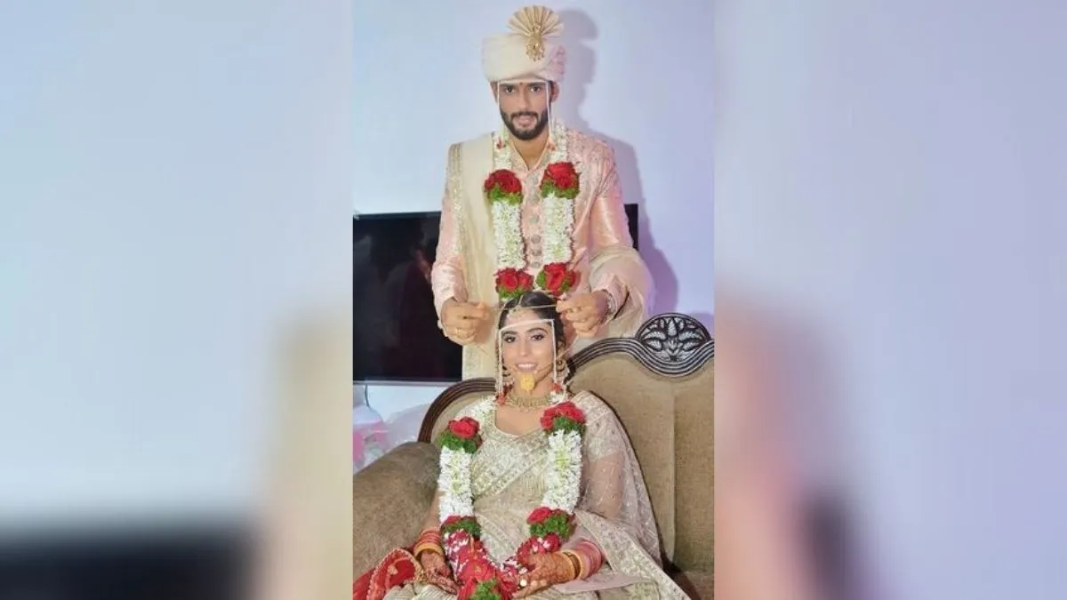 shivam dube shares a news pic with wife and writes romantic...- India TV Hindi