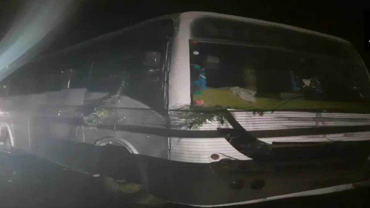 bus accident in sambhal uttar pradesh उत्तर प्रदेश: संभल में दर्दनाक सड़क हादसा, बस दुर्घटना में 7 ब- India TV Hindi