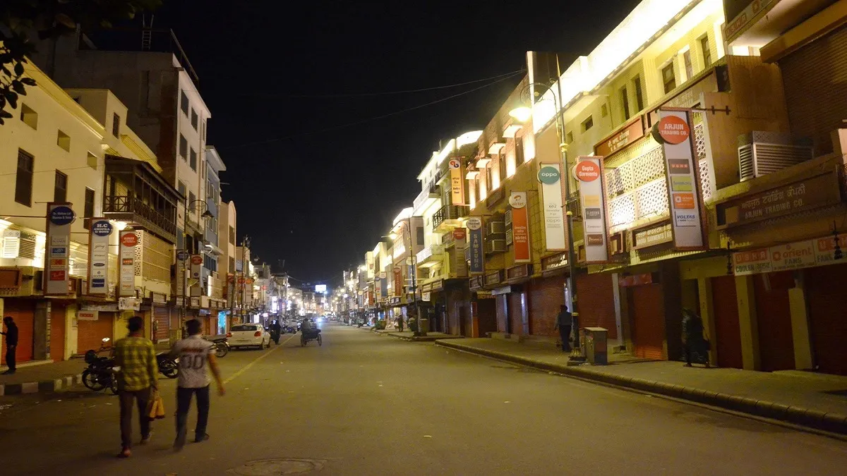 यूपी में अब सुबह 6 बजे से रात 10 बजे तक खुलेंगे बाजार, नाइट कर्फ्यू का समय बदला- India TV Hindi