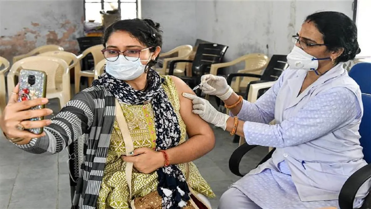 ओडिशा में कोविशील्ड की खुराकों की कमी के चलते 16 जिलों में टीकाकरण रूका- India TV Hindi