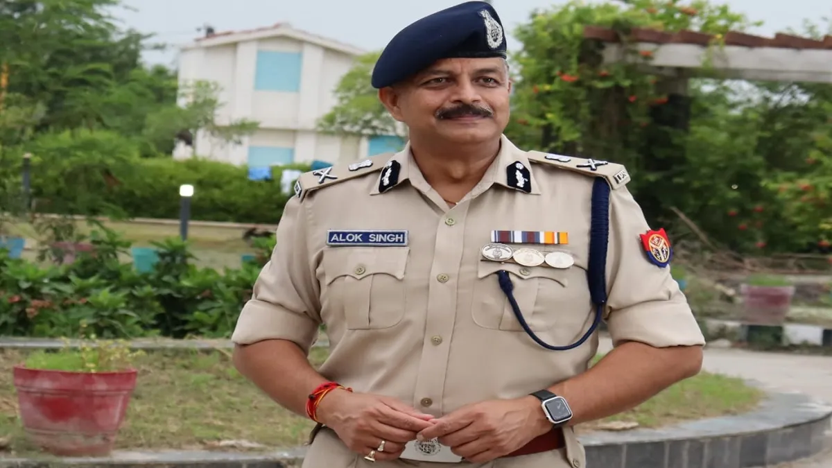 नोएडा पुलिस कमिश्नर आलोक सिंह को राष्ट्रपति पुलिस पदक से सम्मानित किया गया- India TV Hindi