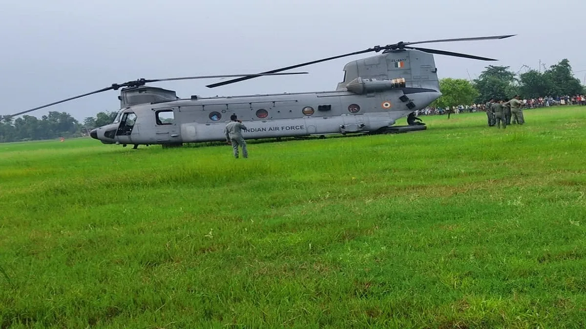 IAF Chinook Helicopter Makes Emergency Landing in Bihar's Buxar- India TV Hindi