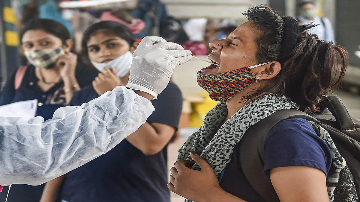 केरल में कोरोना 'आउट ऑफ कंट्रोल', लगातार चौथे दिन 30 हजार से ज्यादा केस मिले- India TV Hindi