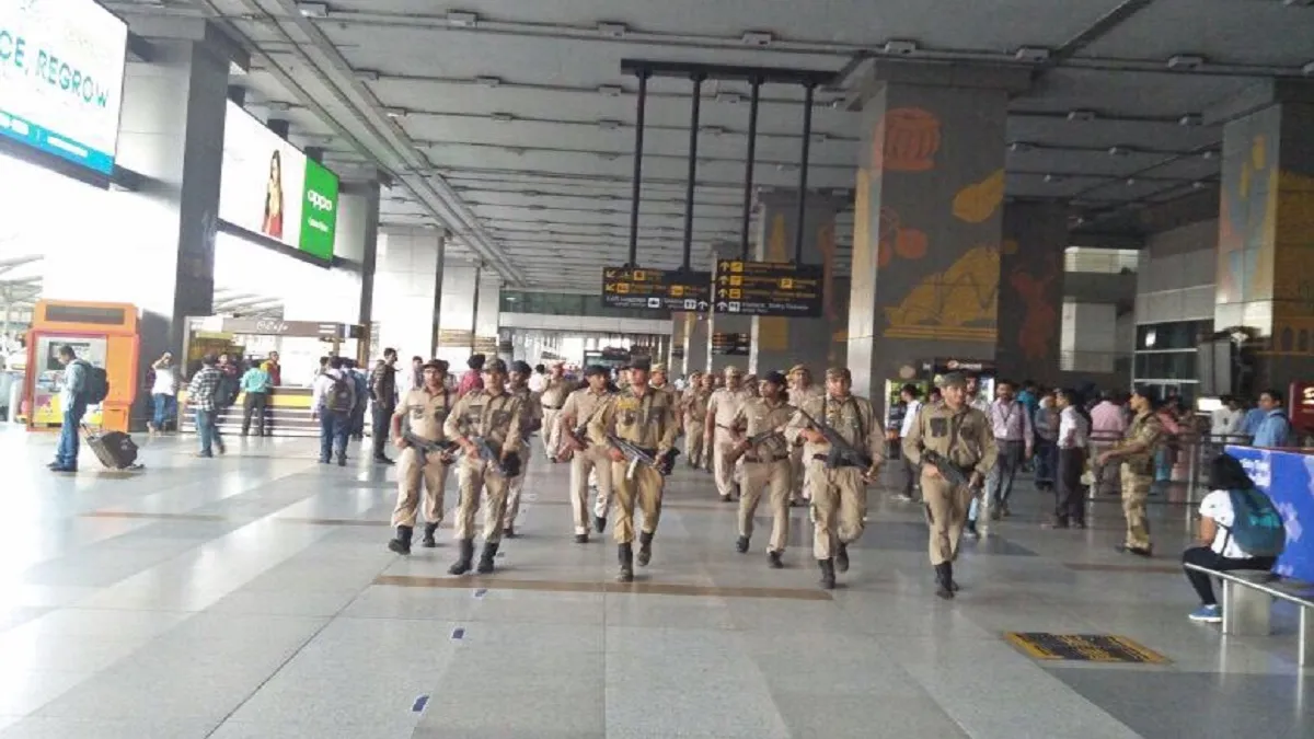 IGI Airport bomb threat  Al Qaeda Sargana दिल्ली: IGI एयरपोर्ट को उड़ाने की धमकी, कंट्रोल सेंटर को म- India TV Hindi