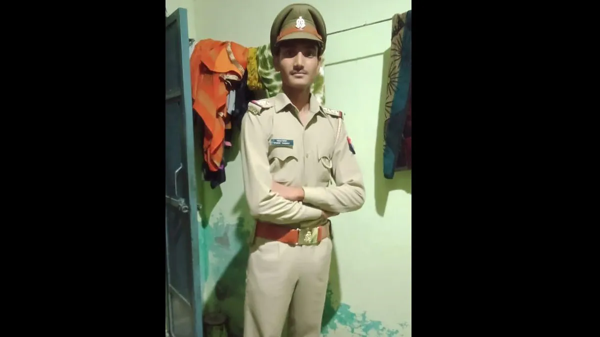 Conspiracy to defame UP Police? Fake police inspector arrested in Etah- India TV Hindi