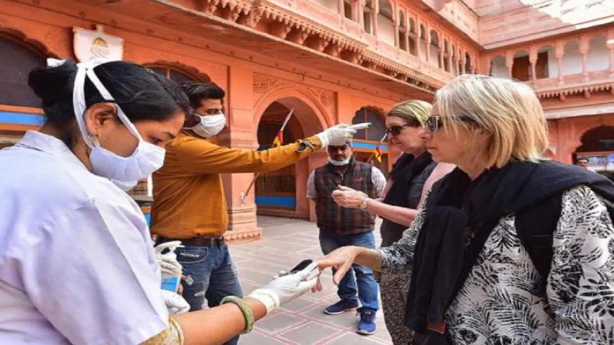 भारत में रह रहे विदेशी भी लगवा सकेंगे वैक्सीन, CoWin पोर्टल पर पंजीकरण के लिए Passport का करें उपयोग- India TV Hindi