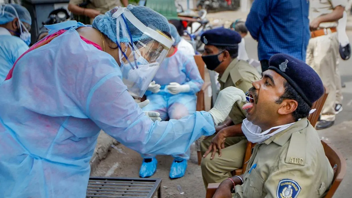 Gujarat logs 16 COVID-19 infections, 28 recoveries; active cases below 200- India TV Hindi