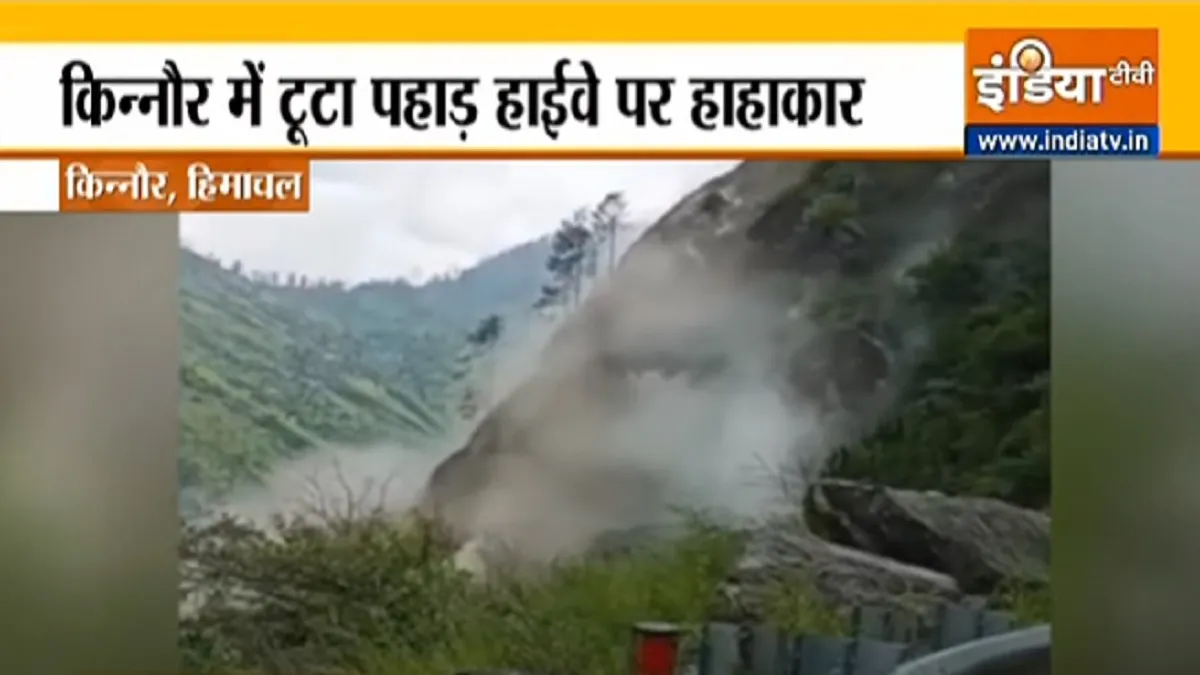 landslide in himachal pradesh kinnaur हिमाचल प्रदेश के किन्नौर में भूस्खलन, पत्थरों के नीचे दबी बस- India TV Hindi