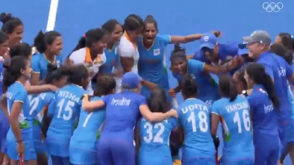 VIDEO: संघर्षों से भरी है सेमीफाइनल में पहुंची भारतीय महिला हॉकी टीम के खिलाड़ियों की कहानी- India TV Hindi