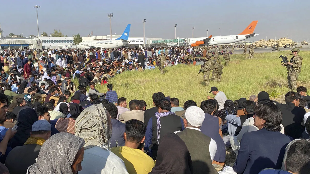 काबुल एयरपोर्ट पर 7...- India TV Hindi