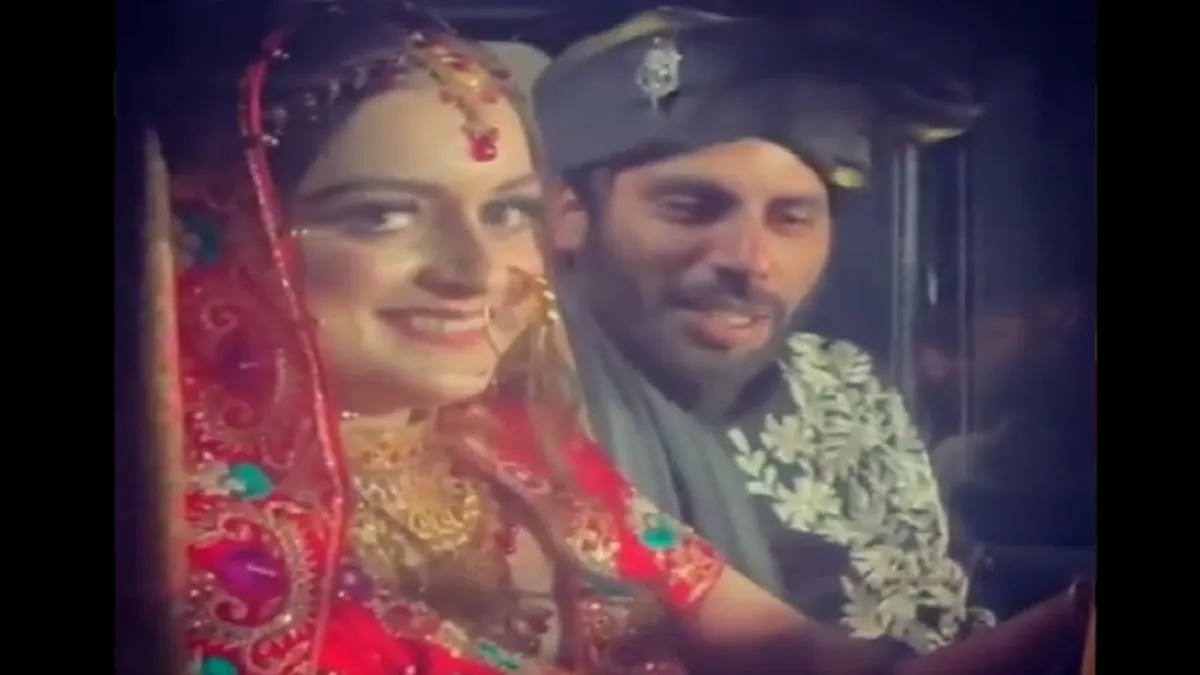kashmiri bride drove car in her vidai- India TV Hindi