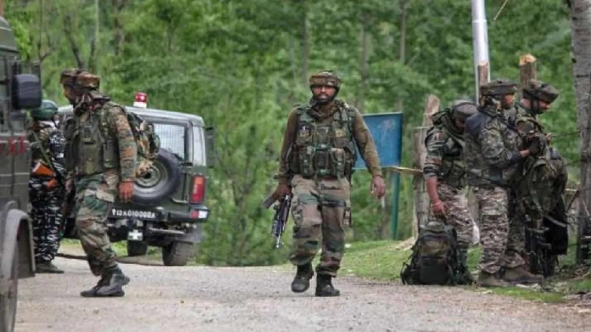 कश्मीर: मुठभेड़ की जगह से फरार हुआ आतंकवादी गिरफ्तार, एके 47 और पिस्टल बरामद (प्रतीकात्मक तस्वीर)- India TV Hindi