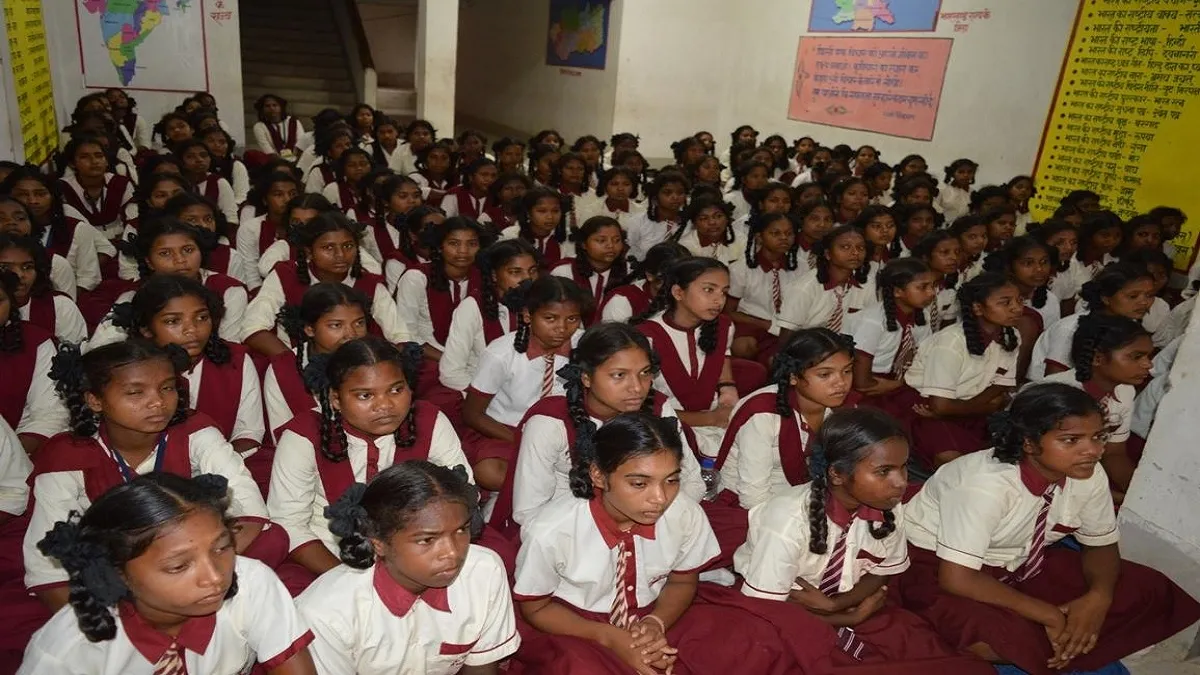 देश में स्वीकृत 5726 कस्तूरबा गांधी बालिका विद्यालयों में 849 विद्यालय अभी तक चालू नहीं- India TV Hindi