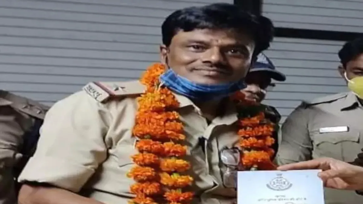 इंदौर: संदिग्ध हालात में मिला ASI का शव, पुलिस ने जहरीली शराब से मौत की खबरें खारिज कीं- India TV Hindi