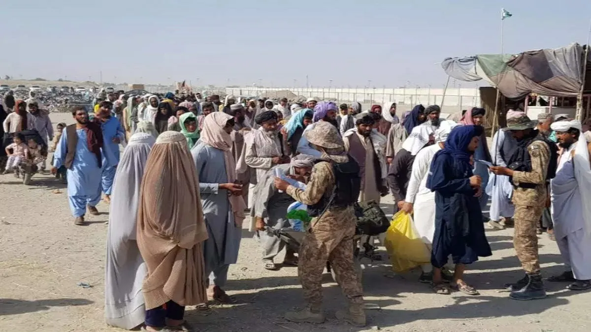 Pakistani human smugglers' business boom as thousands of Afghans attempt to leave after Taliban take- India TV Hindi