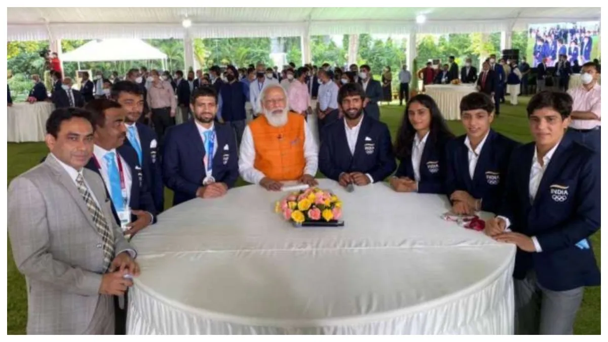 PM Modi,Indian Olympic contingent, Sports, Neeraj chopra, PV sindhu - India TV Hindi