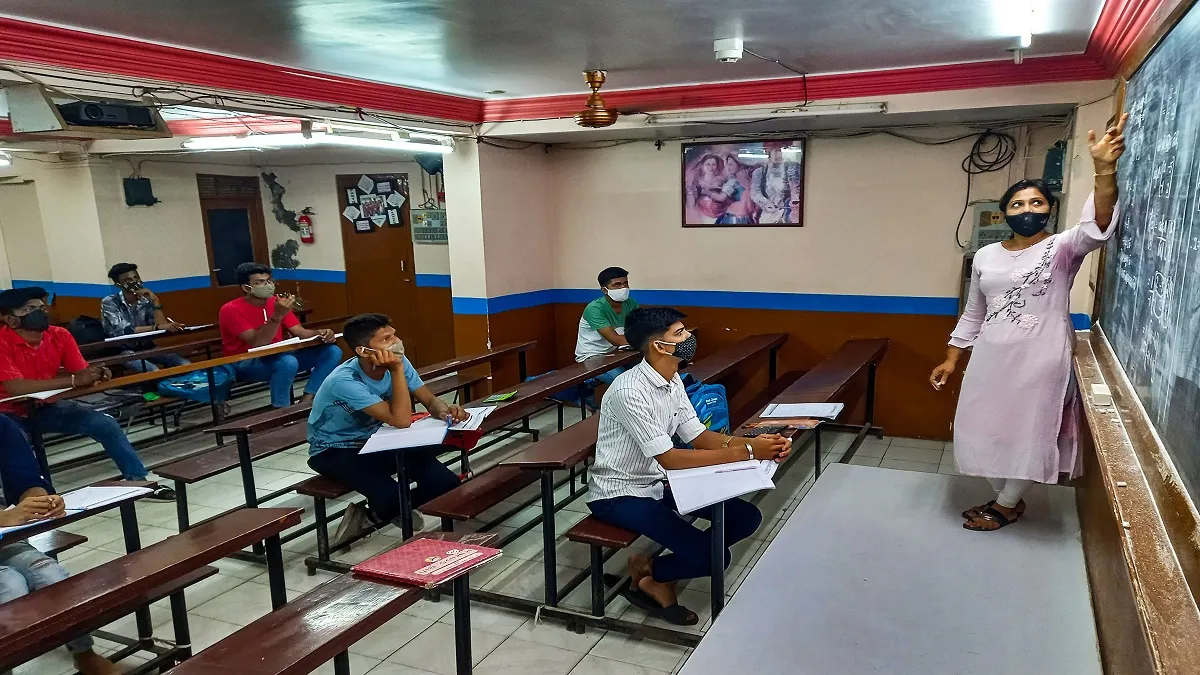 दिल्ली में बुधवार से खुलेंगे स्कूल, केंद्रीय विद्यालयों में 6 सितंबर से होंगी ऑफलाइन क्लासेस- India TV Hindi