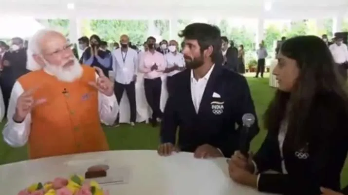 Tokyo Olympics: PM Modi suggests Vinesh Phogat not to...- India TV Hindi