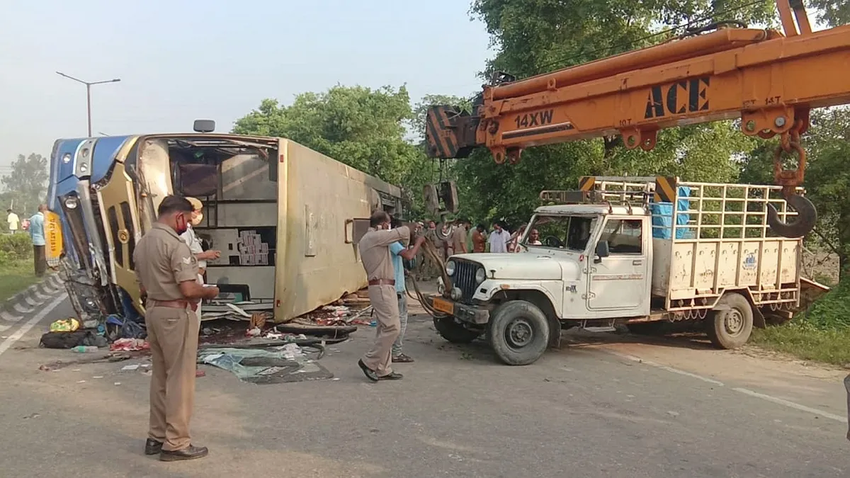 Buddhist circuit Road Shravasti five muslims pilgrims dies in road accident श्रावस्ती में बौद्ध परिप- India TV Hindi