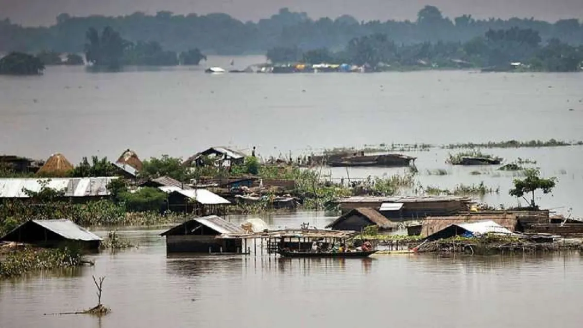 असम में बाढ़ से हालात गंभीर, पांच लोगों की मौत, 6.48 लाख लोग प्रभावित - India TV Hindi