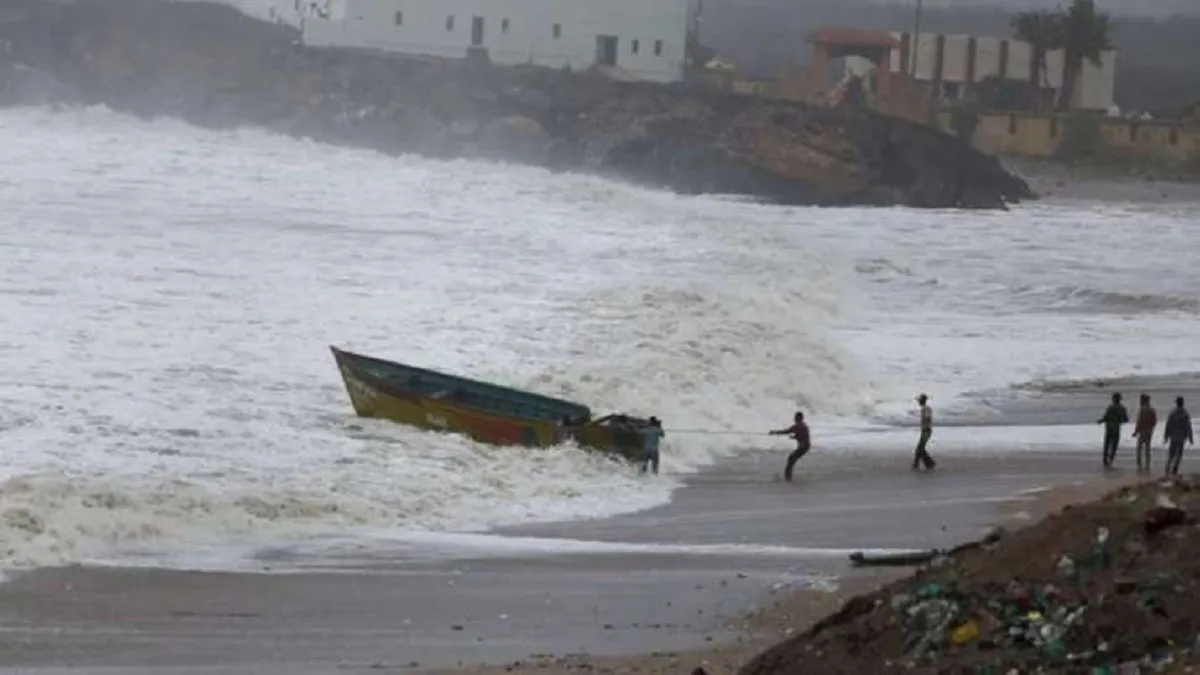 मौसम विभाग ने चक्रवात की चेतावनी दी, ओडिशा ने 7 जिलों में बचाव दल भेजे - India TV Hindi