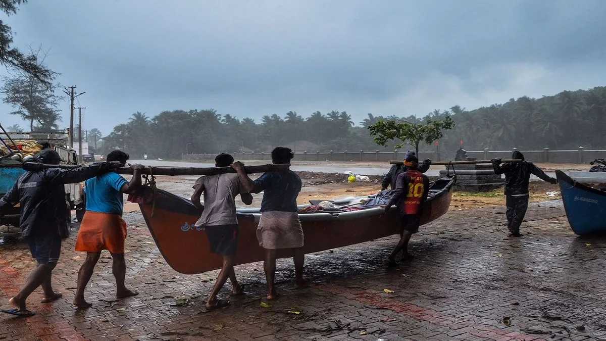 गुजरात तट पर चक्रवाती तूफान का पूर्वानुमान, मुछआरों को 2 अक्टूबर तक समुद्र में नहीं जाने की चेतावनी- India TV Hindi