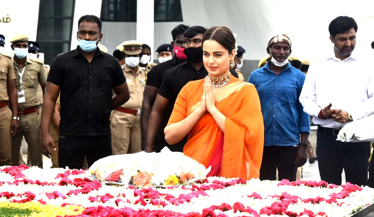 Kangana Ranaut pays tribute at former Chief Minister J Jayalalithaa memorial ahead of release of her- India TV Hindi