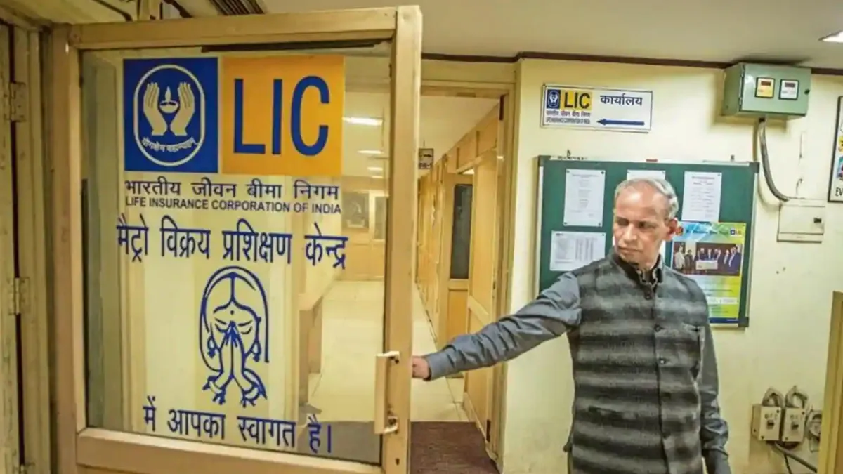 Govt appoints 10 merchant bankers for managing LIC IPO- India TV Paisa