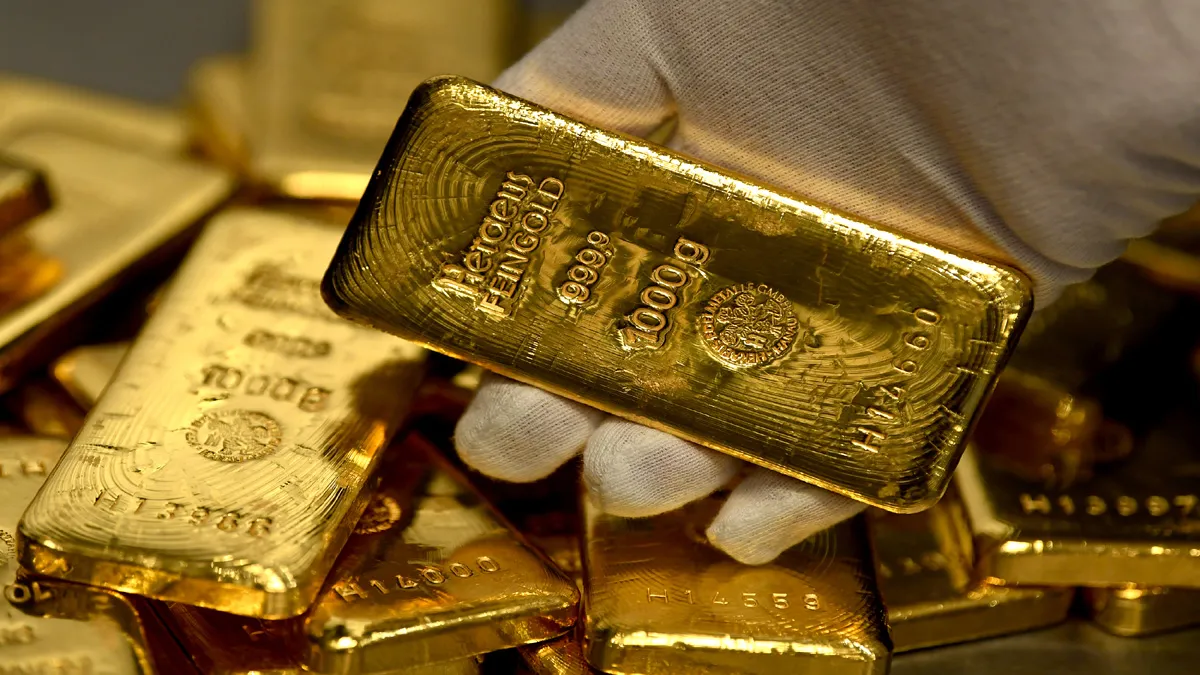 Gold jumps marginally to Rs 35, silver climbs Rs 383 today 27 september rate- India TV Paisa