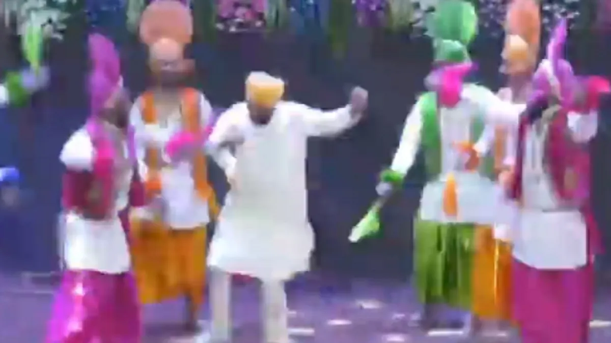 Video: 'चक दे फट्टे...' पंजाब के नए मुख्यमंत्री चरणजीत सिंह चन्नी का भांगड़ा देख आप भी यही कहेंगे- India TV Hindi