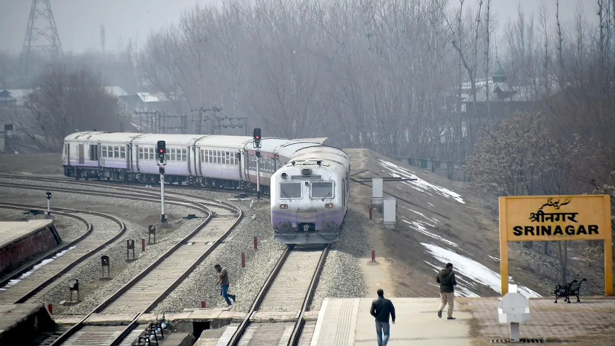 Indian railways good news train to kashmir srinagar from new delhi mumbai jammu before 2024 irctc भा- India TV Hindi