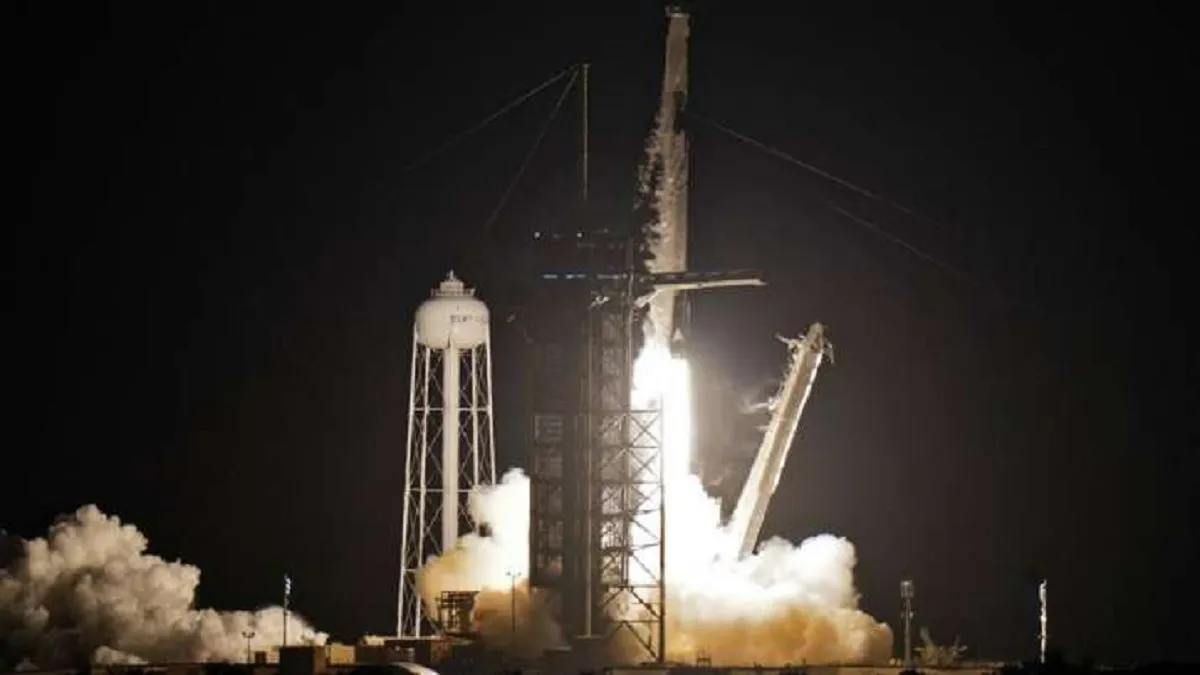 एलन मस्क की कंपनी SpaceX ने रचा इतिहास, पहली बार आम लोगों को अंतरिक्ष में भेजा- India TV Hindi
