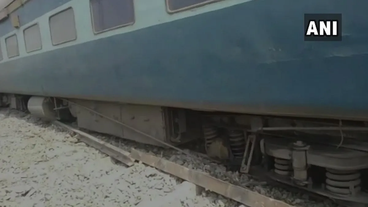 indore Daund train derails indian railway latest news इंदौर-दौंड ट्रेन लोनावला स्टेशन पर पटरी से उतर- India TV Hindi