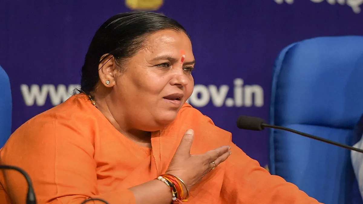 BJP’s Uma Bharti stirs controversy with remarks on bureaucrats, says they carry our slippers- India TV Hindi