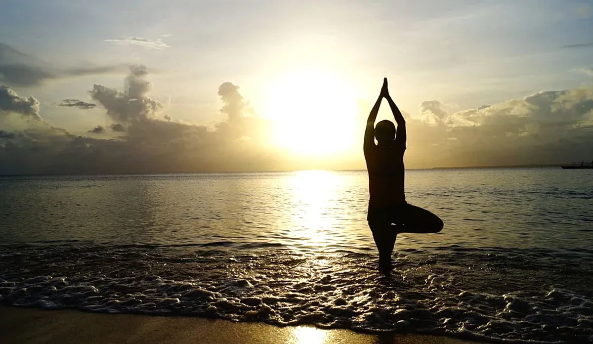 Most Common Yoga Form Mistakes in hindi yoga karte samay na karen ye galtiyan - India TV Hindi