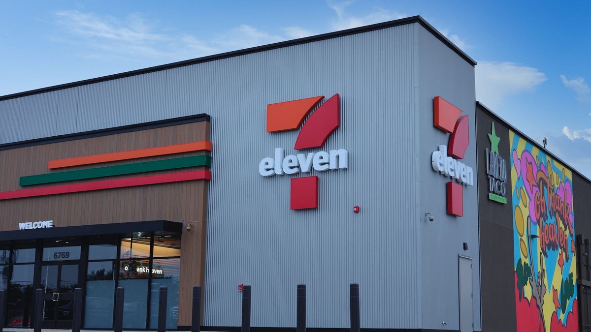 Mukesh Ambani's Reliance Retail to launch 7Eleven convenience stores in  India | Reliance Retail ने की बड़ी घोषणा, अमेरिकी कंपनी के साथ मिलकर भारत  में खोलेगी 7-Eleven convenience स्‍टोर - India TV
