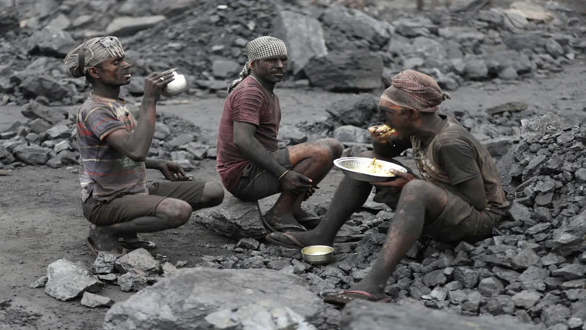 Coal Crisis: खत्म हो रहा कोयला...- India TV Paisa