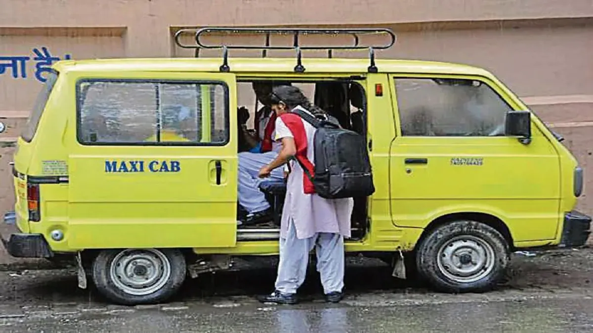 Seat belts missing in 40 percent of school vehicles in Delhi: Survey- India TV Hindi