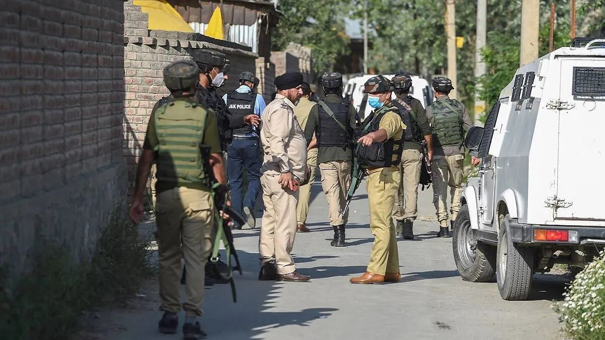 Eight terror operatives arrested by NIA during multiple raids in Jammu and Kashmir- India TV Hindi
