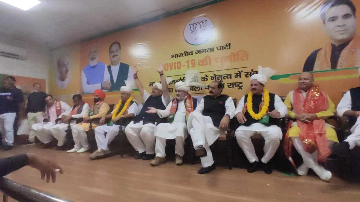 J&K: नेशनल कॉन्फ्रेंस के दो पूर्व विधायकों समेत कई नेता BJP में शामिल- India TV Hindi
