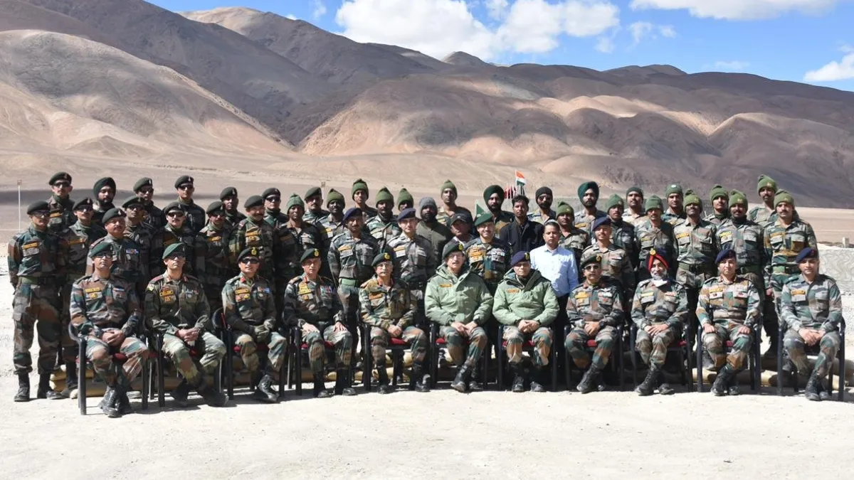 आर्मी चीफ एमएम नरवणे ने किया पूर्वी लद्दाख के अग्रिम इलाकों का दौरा, सुरक्षा स्थिति की ली जानकारी- India TV Hindi