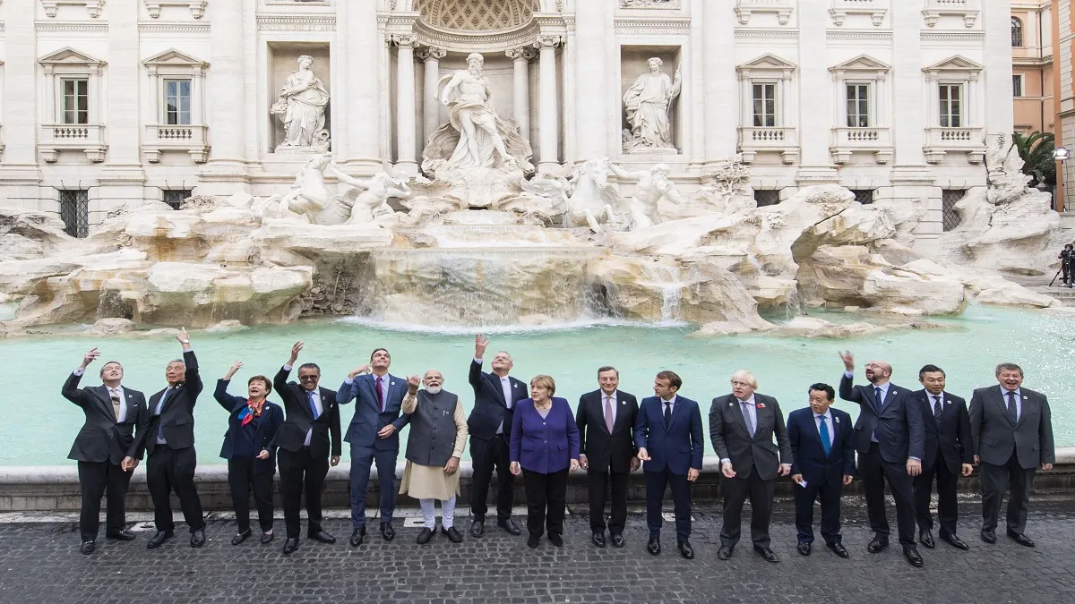 PM Modi and other G20 leaders visit iconic Trevi Fountain in Rome- India TV Hindi