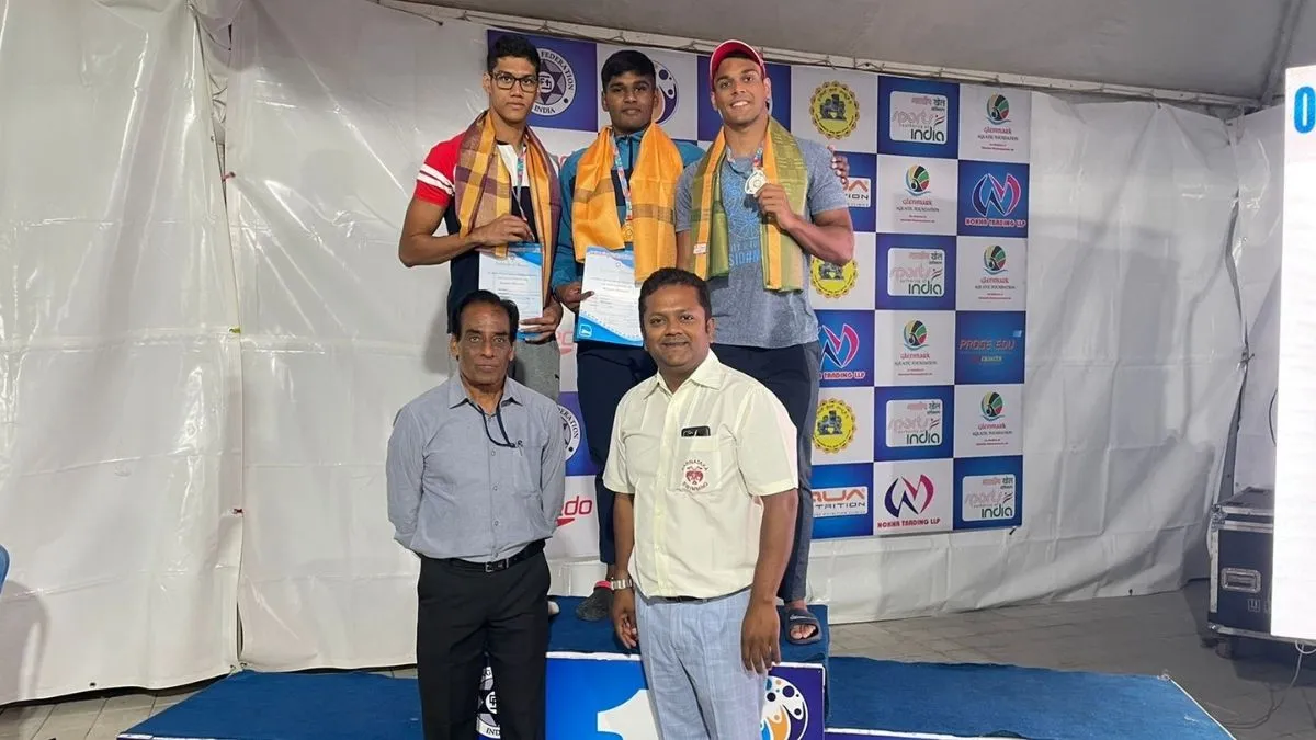Medal ceremony of 50m freestyle for men. L-R: Heer Shah,...- India TV Hindi