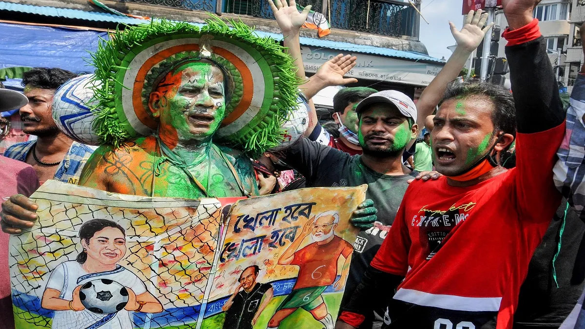 Trinamool Congress (TMC) supporters celebrate after party Supremo and West Bengal Chief Minister Mam- India TV Hindi