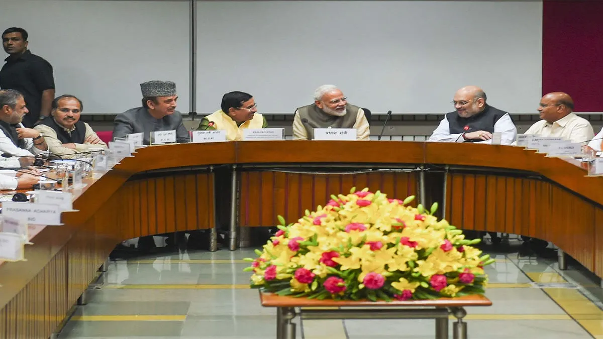 संसद सत्र से पहले सरकार ने रविवार को सर्वदलीय बैठक बुलाई, पीएम मोदी हो सकते हैं शामिल- India TV Hindi