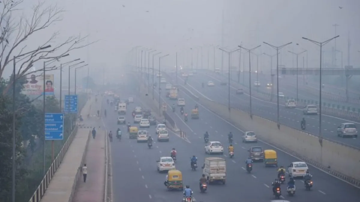 शनिवार को दिल्ली-NCR का सबसे ज्यादा प्रदूषित शहर रहा नोएडा, दिनभर रही धुंध- India TV Hindi