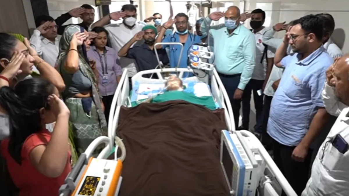 Dharmik Kakadia, Dharmik Kakadia Surat, Dharmik Kakadia Donates Organs- India TV Hindi